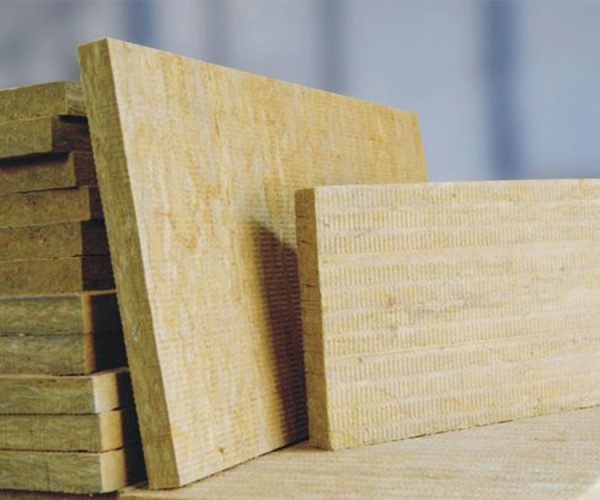 巖棉復(fù)合板保溫與防火性能優(yōu)越